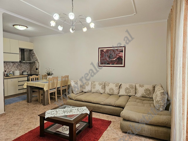 Apartament 3+1 per qira ne rrugen Petro Nini Luarasi, prane shkolles se Baletit ne Tirane.
Pozicion